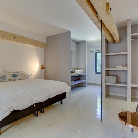 Gite apartment showing bathroom area