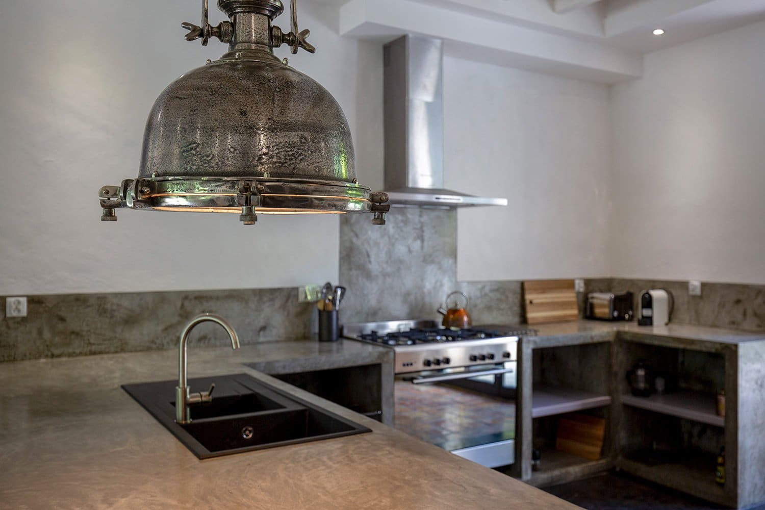Gite kitchen with granite worksurfaces and luxury applicances