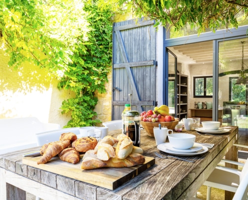 Alfresco dining in the Dordogne
