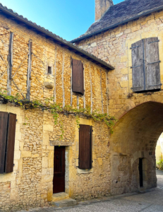 Beautiful archway in Cadoiun, France