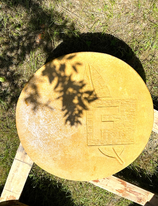Our carved petanque throwing circle (cercle)