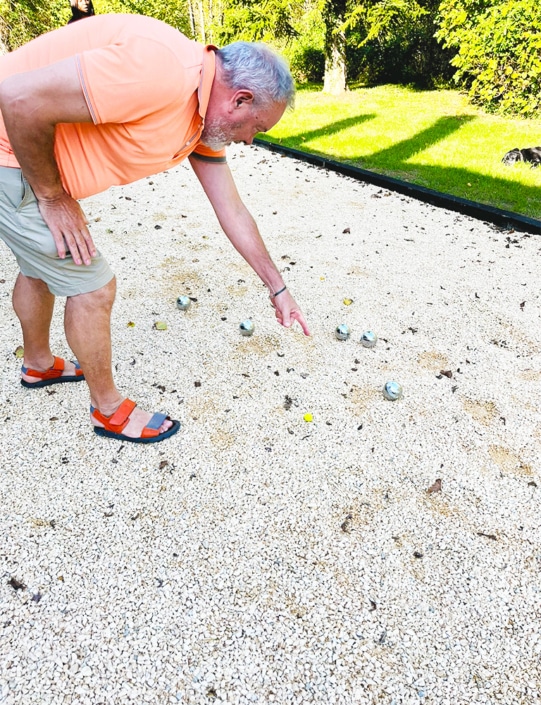 Measuring distances between boules and the jack