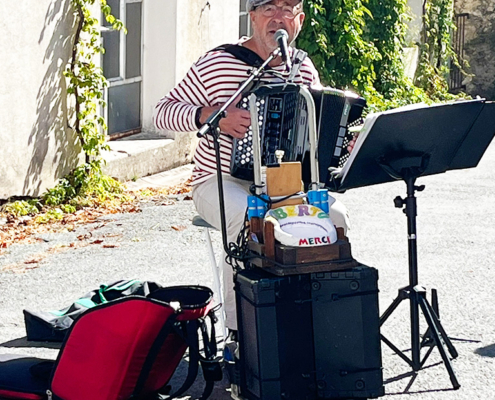 Accordion player at Issigeac market