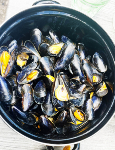 Moules Mariniere for lunch at Issigeac market