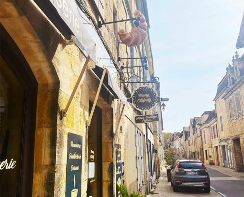 Street view of the patisserie