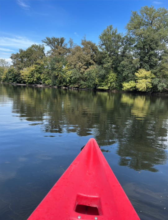 Dordogne river bank by canoe