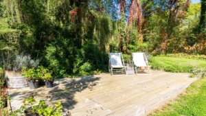 Beautiful relaxing garden at our Dordogne gite